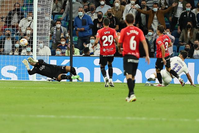 18岁西班牙前锋吉乌在切尔西境遇不佳，8场仅1球